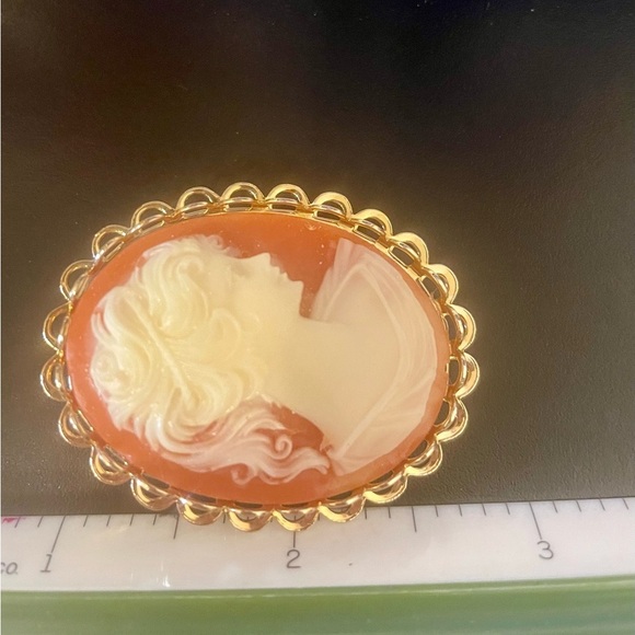 Vintage Cameo Brooch - Picture 3 of 10